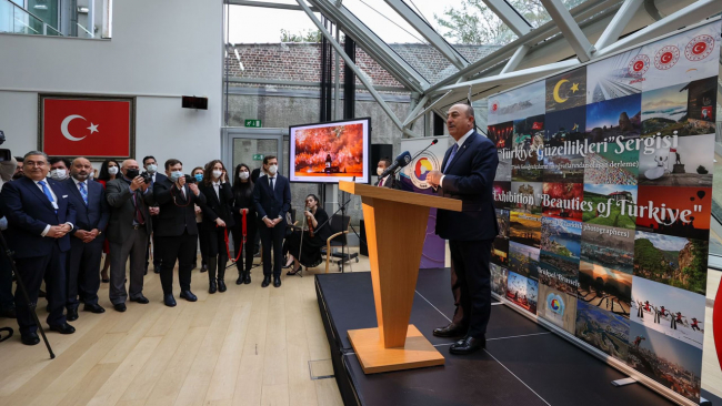 Bakan Çavuşoğlu, Brüksel’de mevkidaşlarıyla ikili görüşmeler yaptı